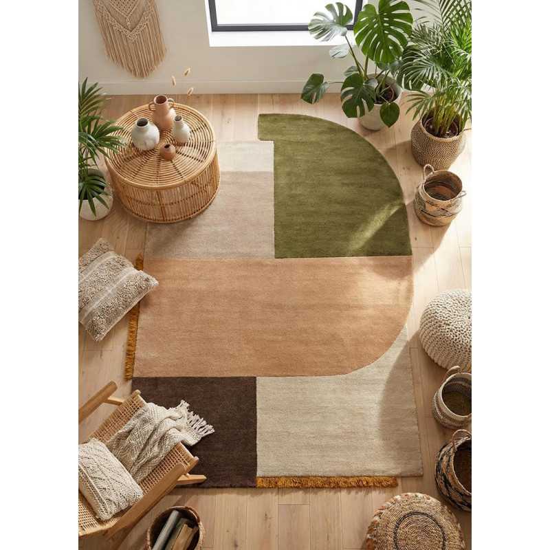 Tapis en laine asymétrique fait main PETRAZ